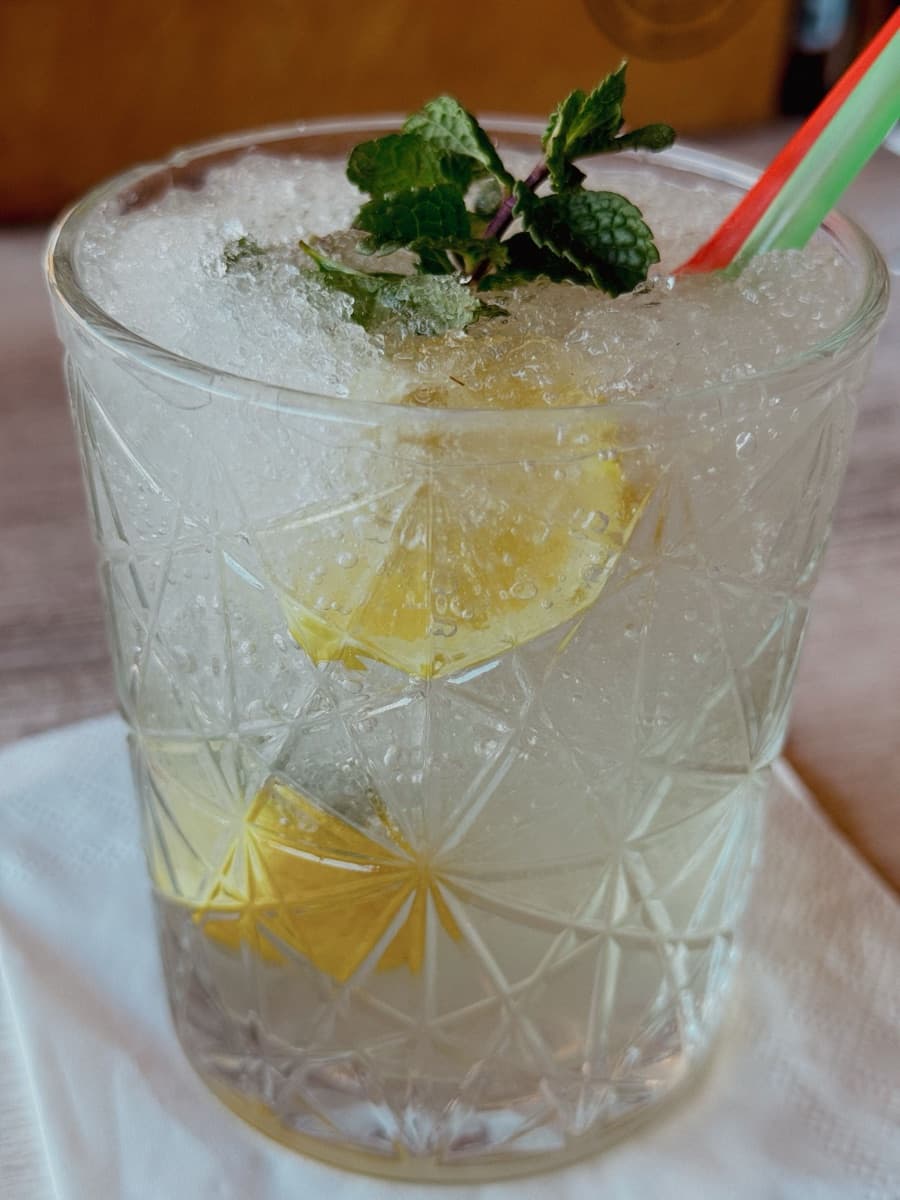 Copo de limonada suíça